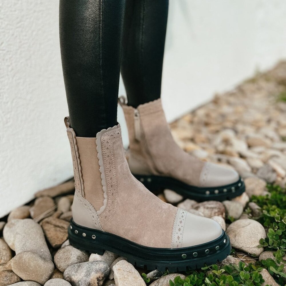 Free People Tate Chelsea Boot in Oyster tan brown ankle western flat platform - Picture 1 of 7
